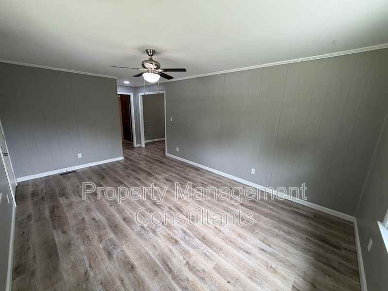 425 Bainbridge Loop - Photo 4 of 10