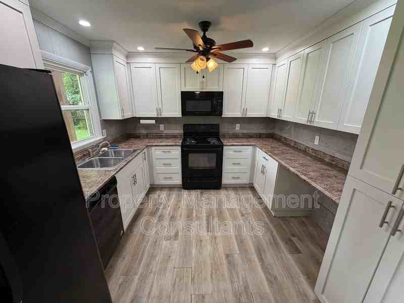 425 Bainbridge Loop - Photo 5 of 10