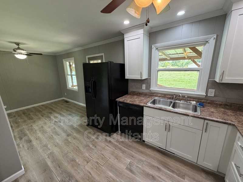 425 Bainbridge Loop - Photo 6 of 10
