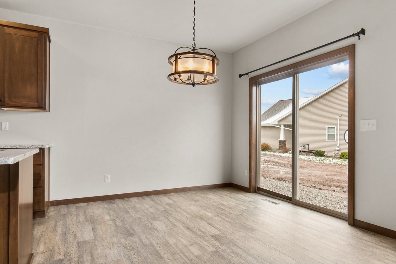 N1139 Craftsmen Ct #1139 - Photo 5 of 23