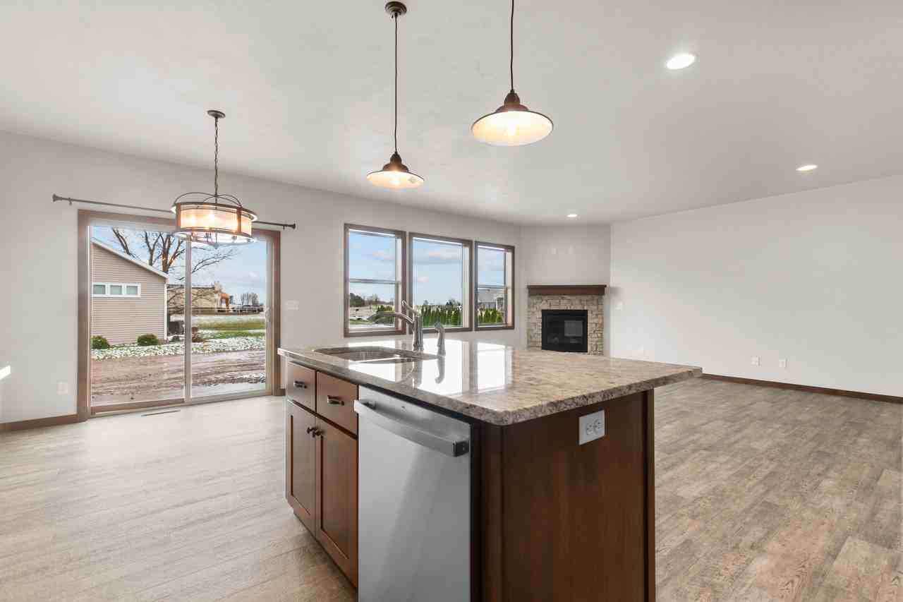 N1139 Craftsmen Ct #1139 - Photo 6 of 23