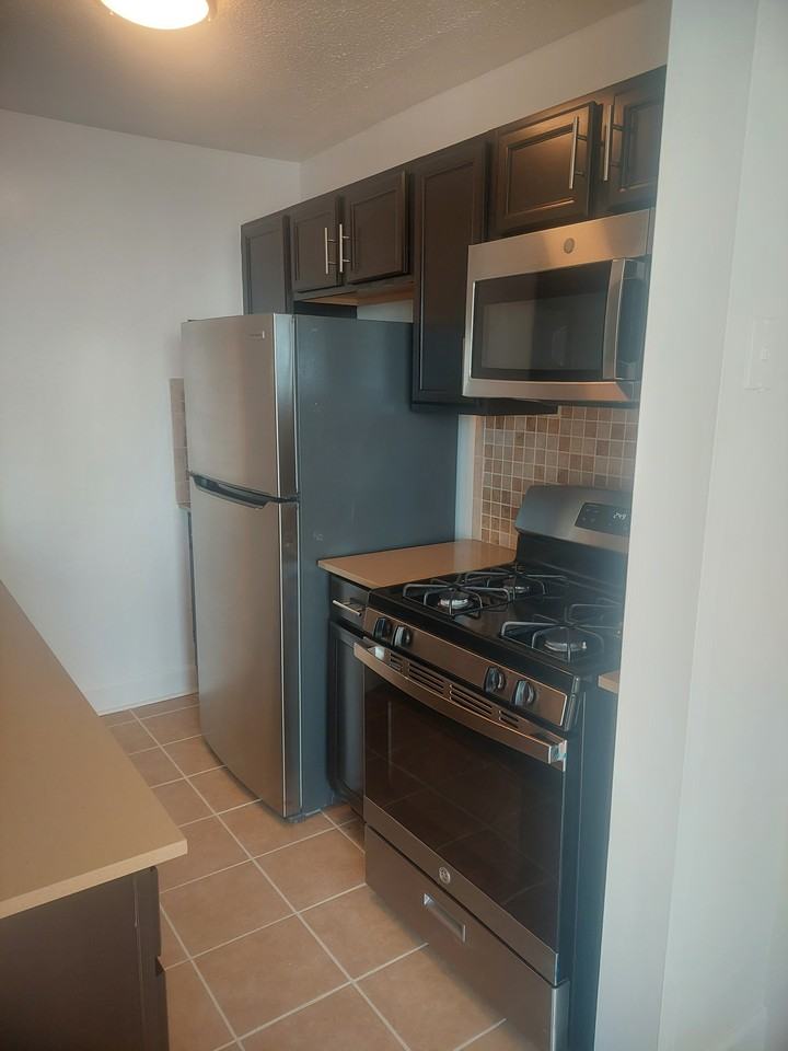 389 5th Ave #3 - Photo 2 of 5