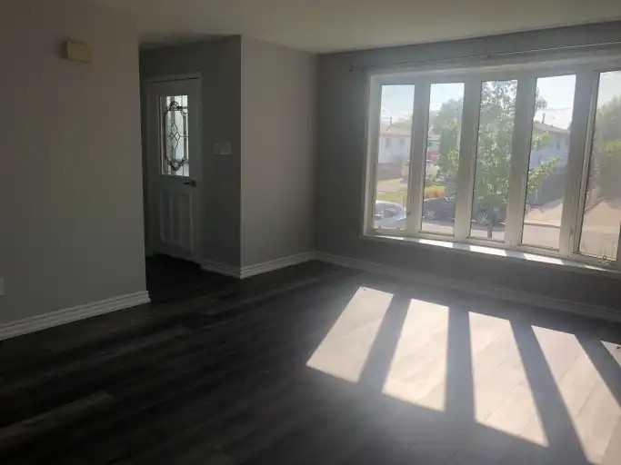 29 Birchcliffe Cres #1 - Photo 2 of 10