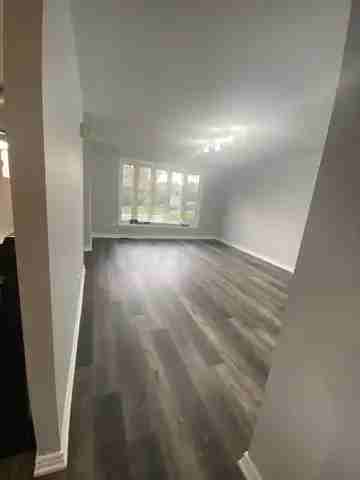 29 Birchcliffe Cres #1 - Photo 3 of 10