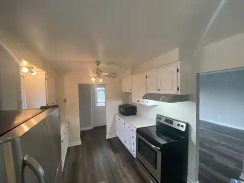29 Birchcliffe Cres #1 - Photo 5 of 10