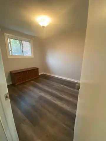 29 Birchcliffe Cres #1 - Photo 6 of 10