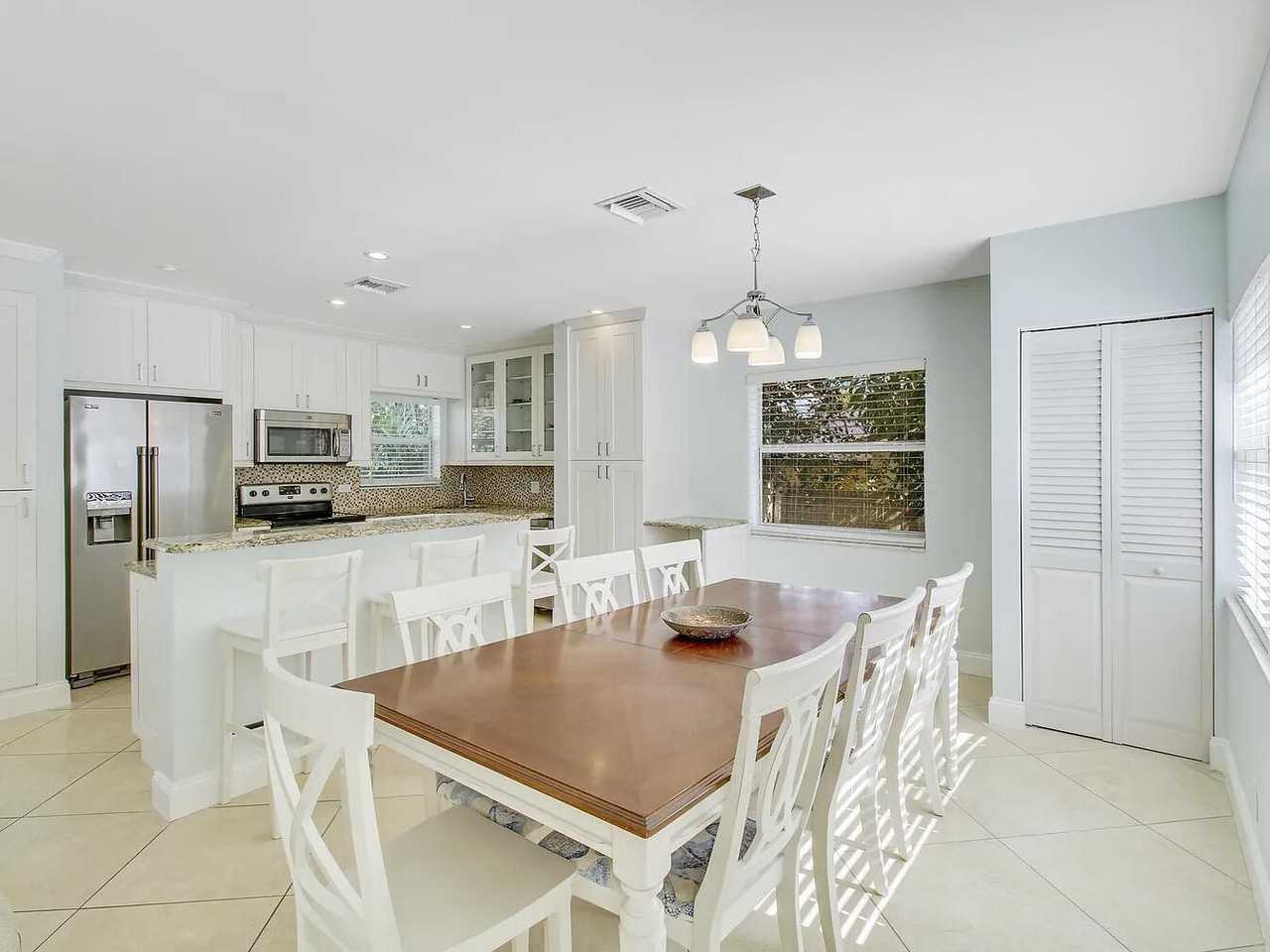 1310 Manor Dr - Photo 7 of 28