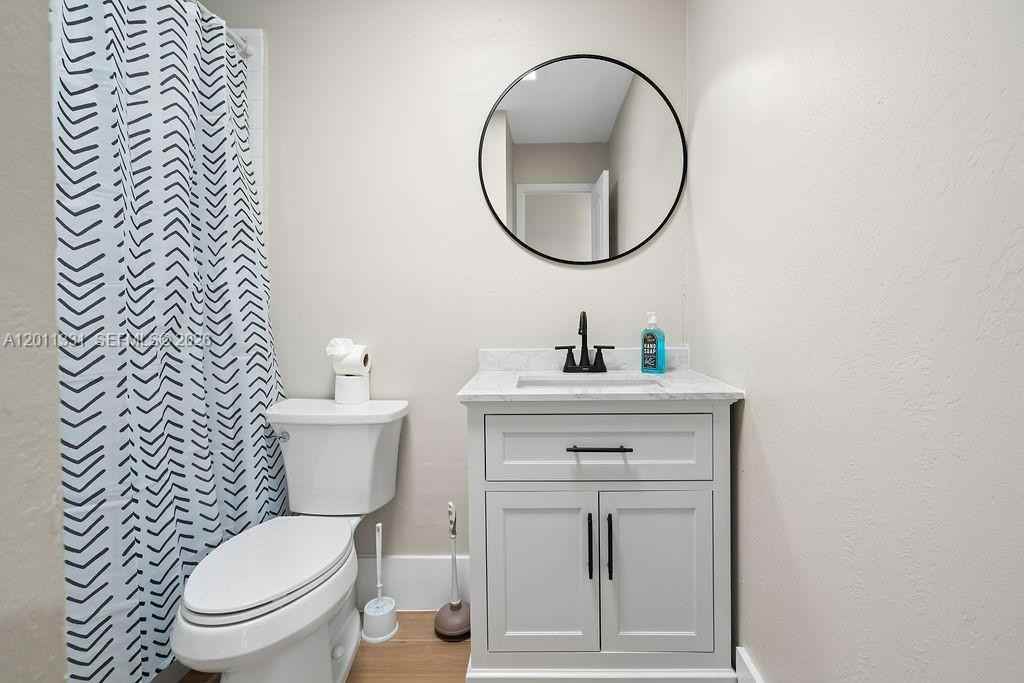736 Prosperity Farms Rd - Photo 3 of 30