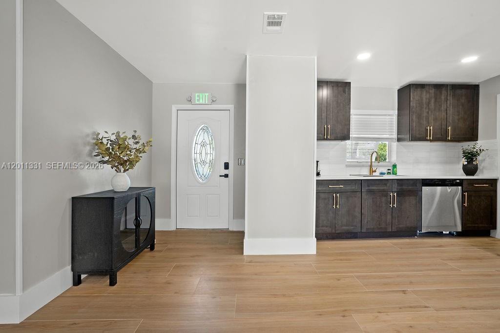 736 Prosperity Farms Rd - Photo 5 of 30