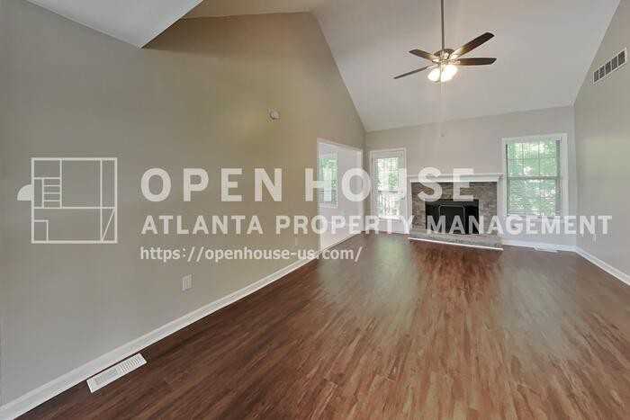3059 Vineyard Way Se - Photo 4 of 21