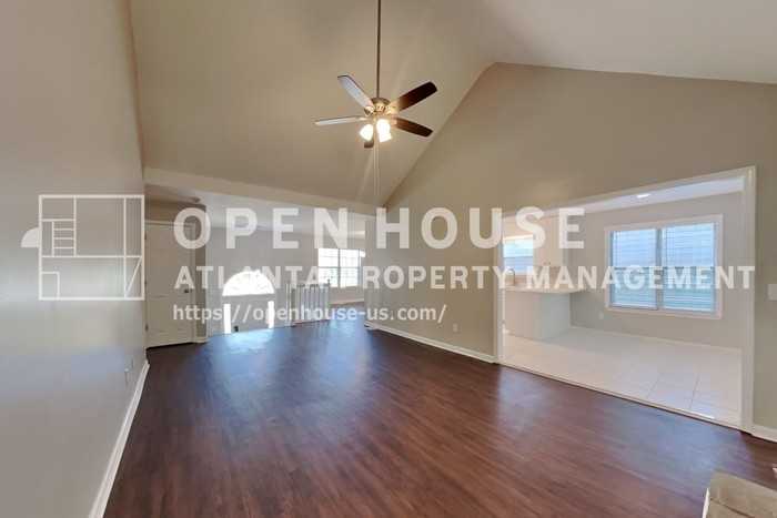 3059 Vineyard Way Se - Photo 5 of 21