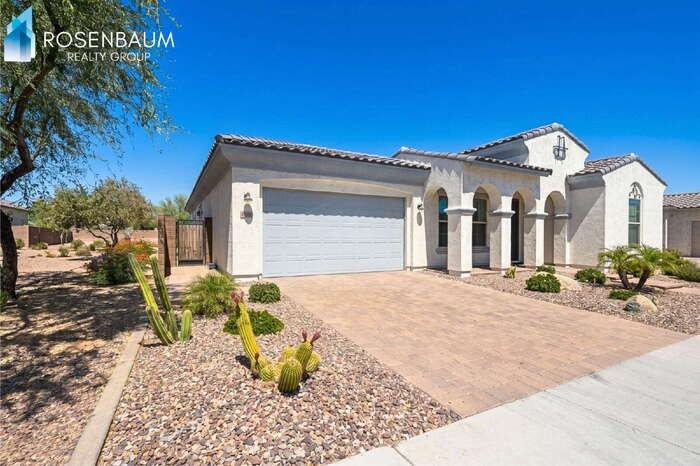3024 E Robin Ln - Photo 2 of 26