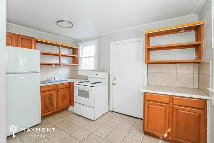 18 Line St #A - Photo 6 of 12