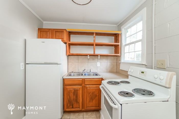 18 Line St #A - Photo 7 of 12