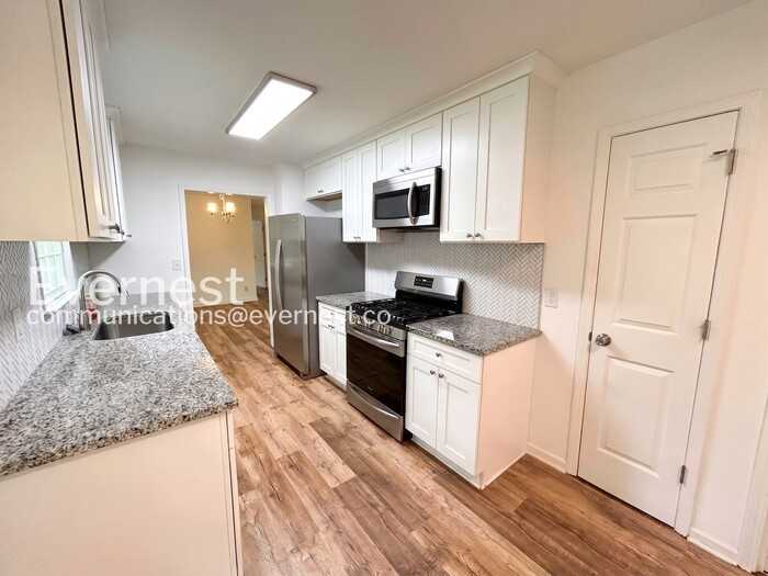 323 N Briar Rdg - Photo 2 of 29