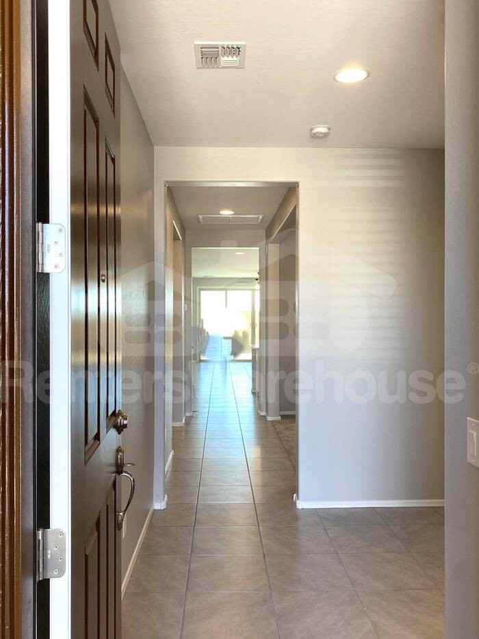 1653 W Hopi Dr - Photo 4 of 30