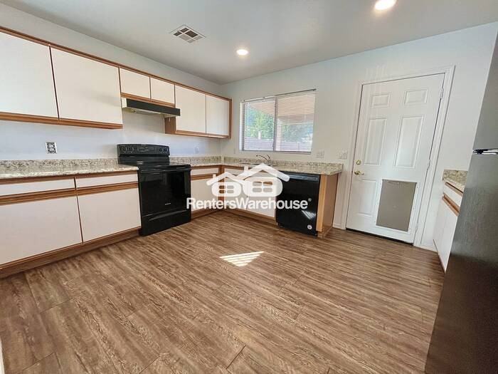 16712 N 160th Ave - Photo 6 of 19