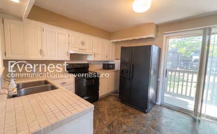 452 W 104th St #D - Photo 3 of 22