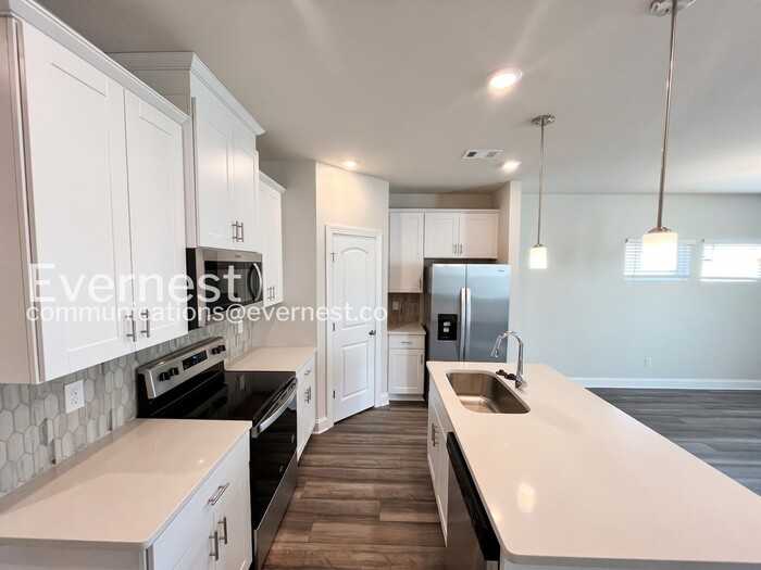 4522 Skywood Ln - Photo 2 of 23
