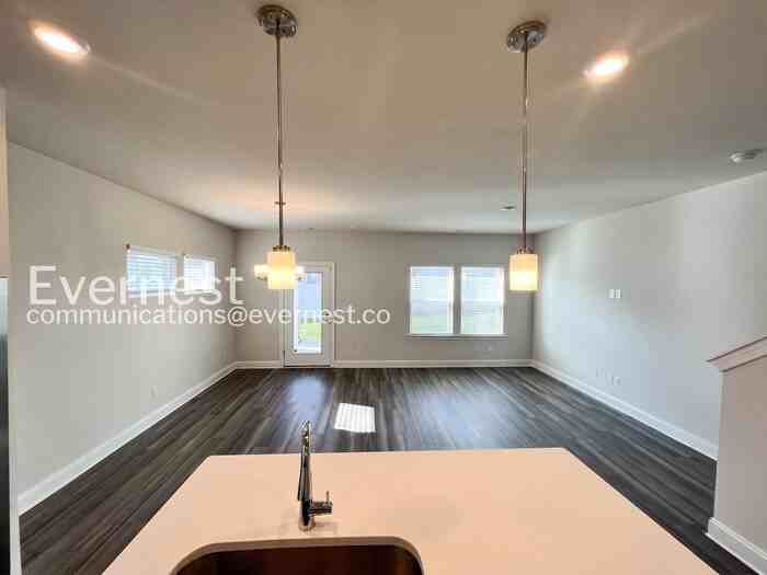 4522 Skywood Ln - Photo 4 of 23