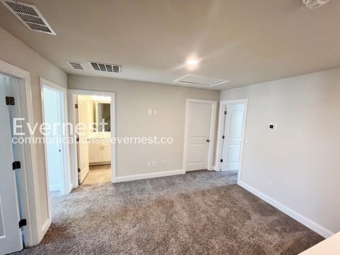 4522 Skywood Ln - Photo 5 of 23