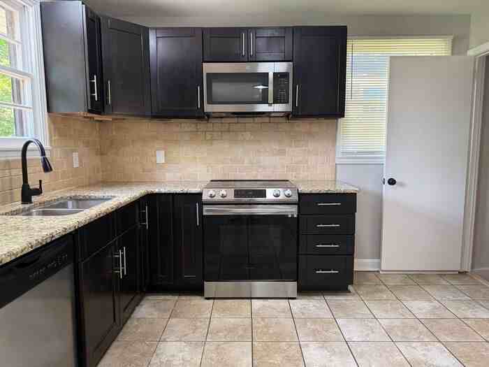 256 Willow Ln - Photo 7 of 26