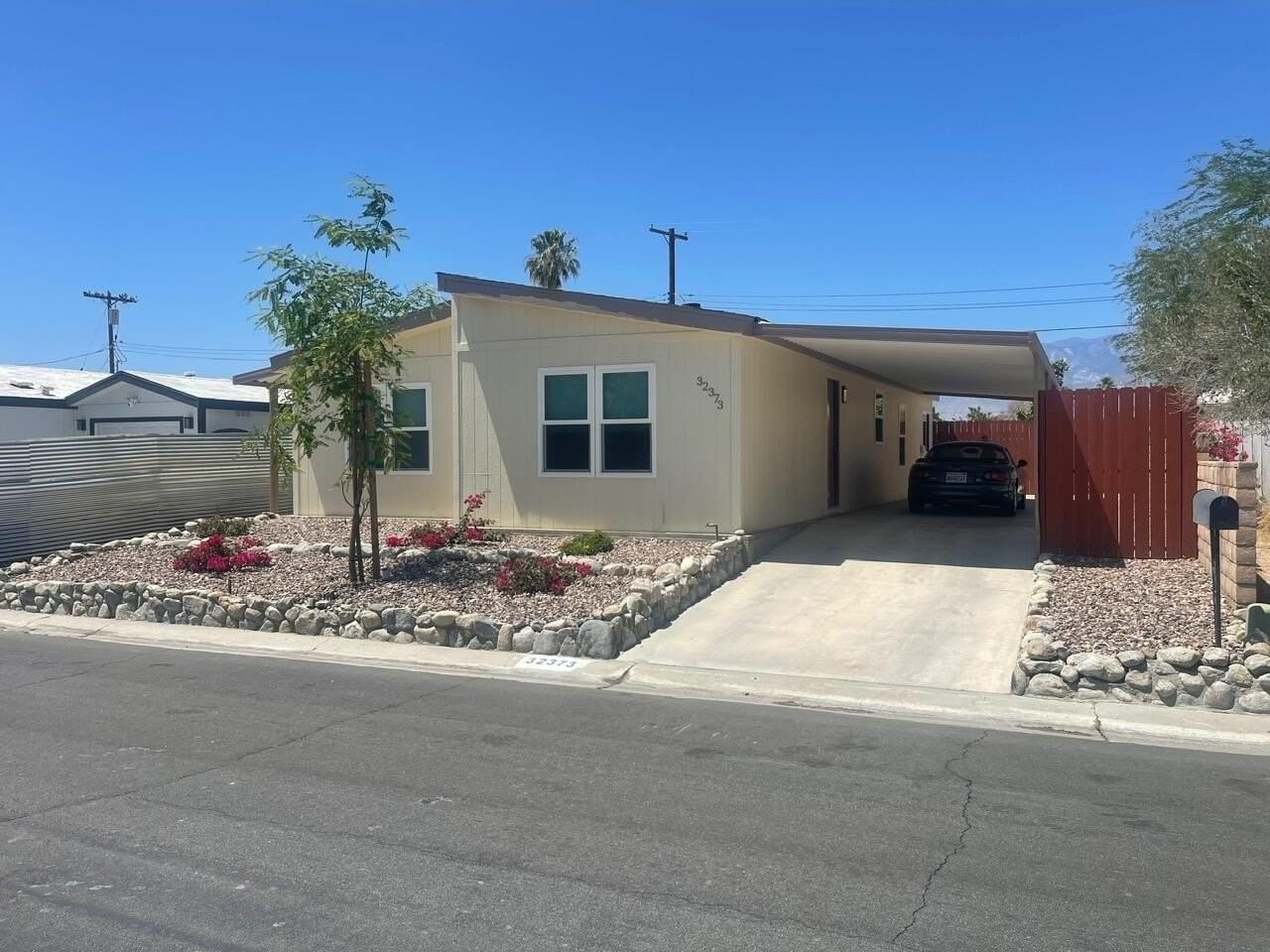 32373 Chiricahua Dr - Photo 2 of 23