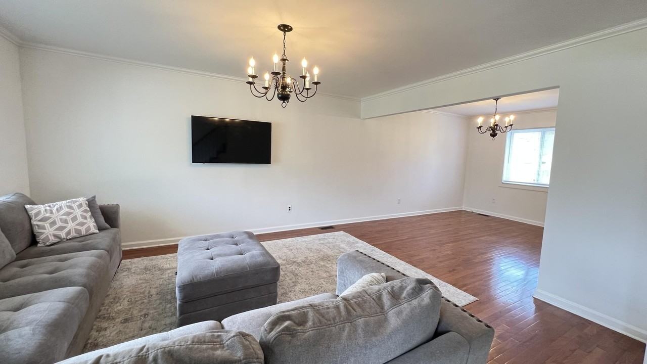 4033 Ramblewood Dr - Photo 5 of 46