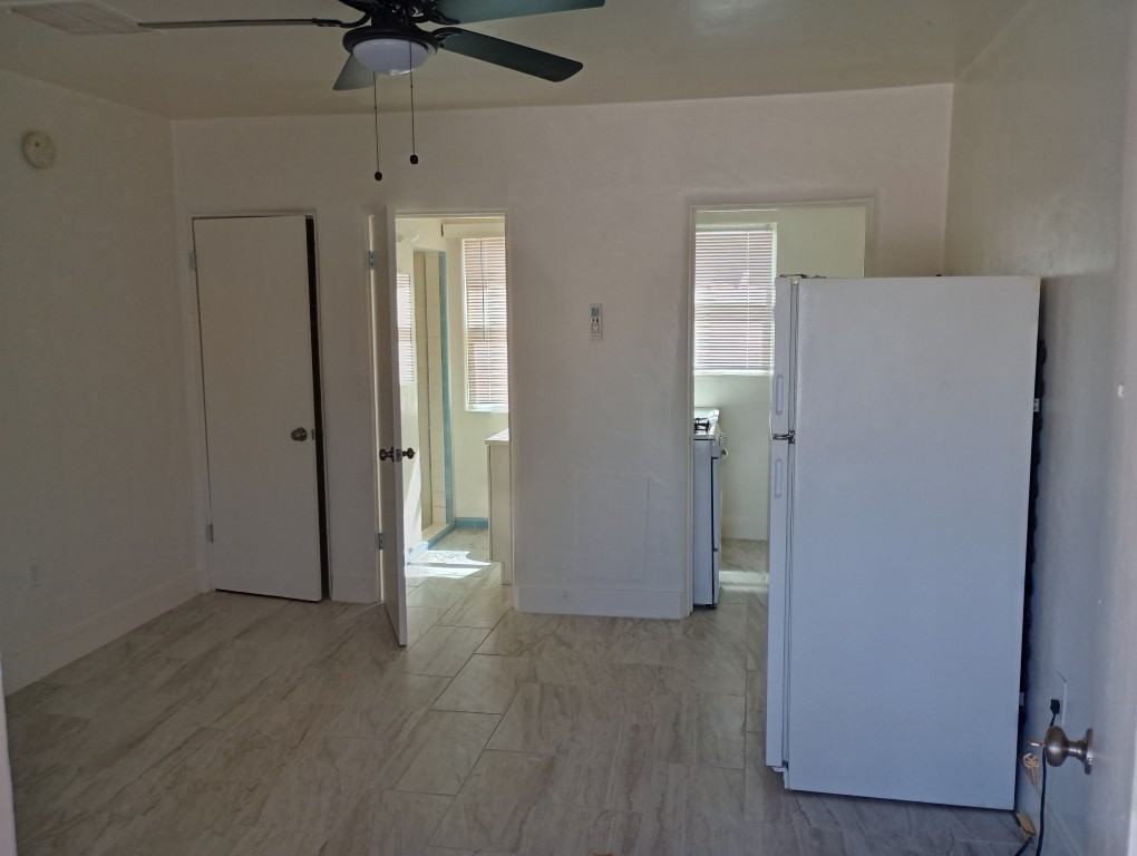 301 N Sunshine Blvd #04 - Photo 2 of 10