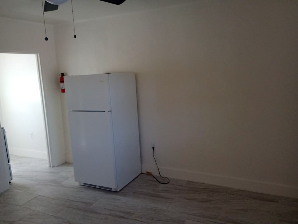 301 N Sunshine Blvd #04 - Photo 7 of 10