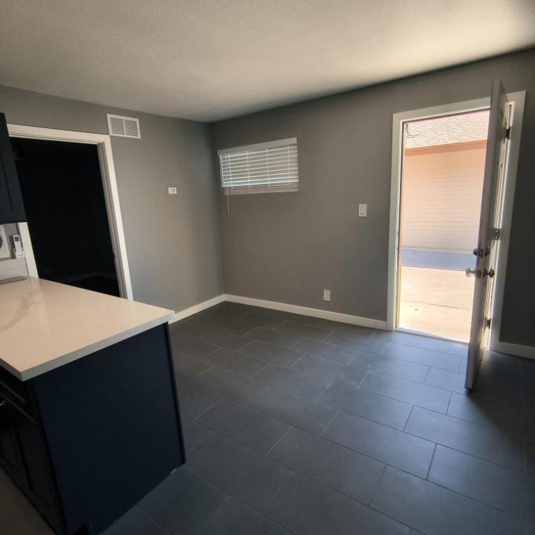 10305 N 15th Ave #7 - Photo 2 of 6