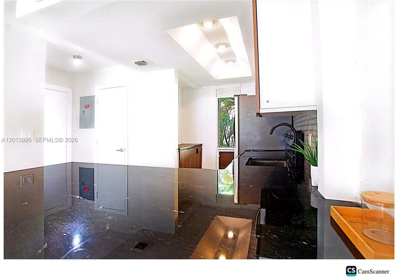 1531 Se 15th St #5 - Photo 6 of 36
