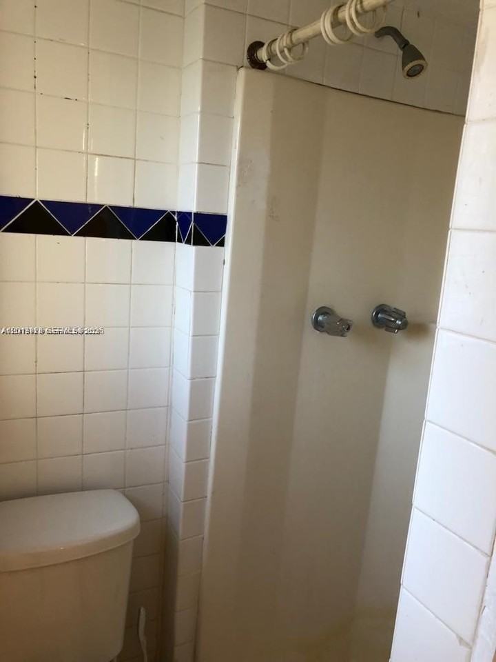 5411 Ravenswood Rd #7A - Photo 5 of 8