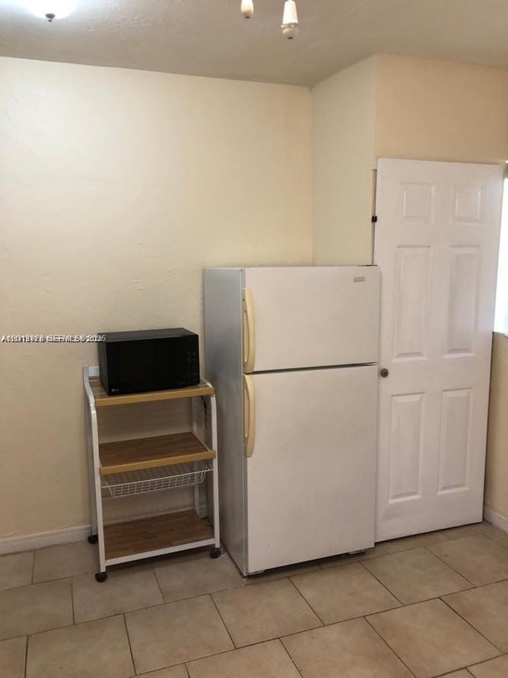 5411 Ravenswood Rd #7A - Photo 7 of 8