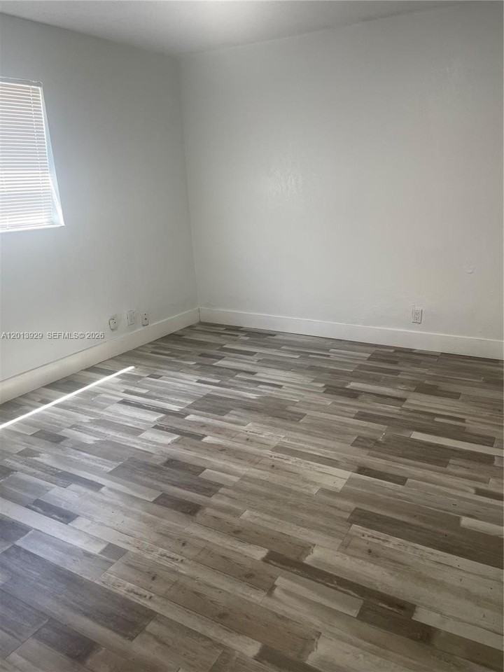 1532 Sw 5th Pl #A1 - Photo 5 of 16