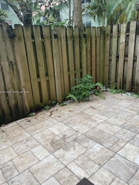 807 W Oakland Park Blvd #G2 - Photo 5 of 15