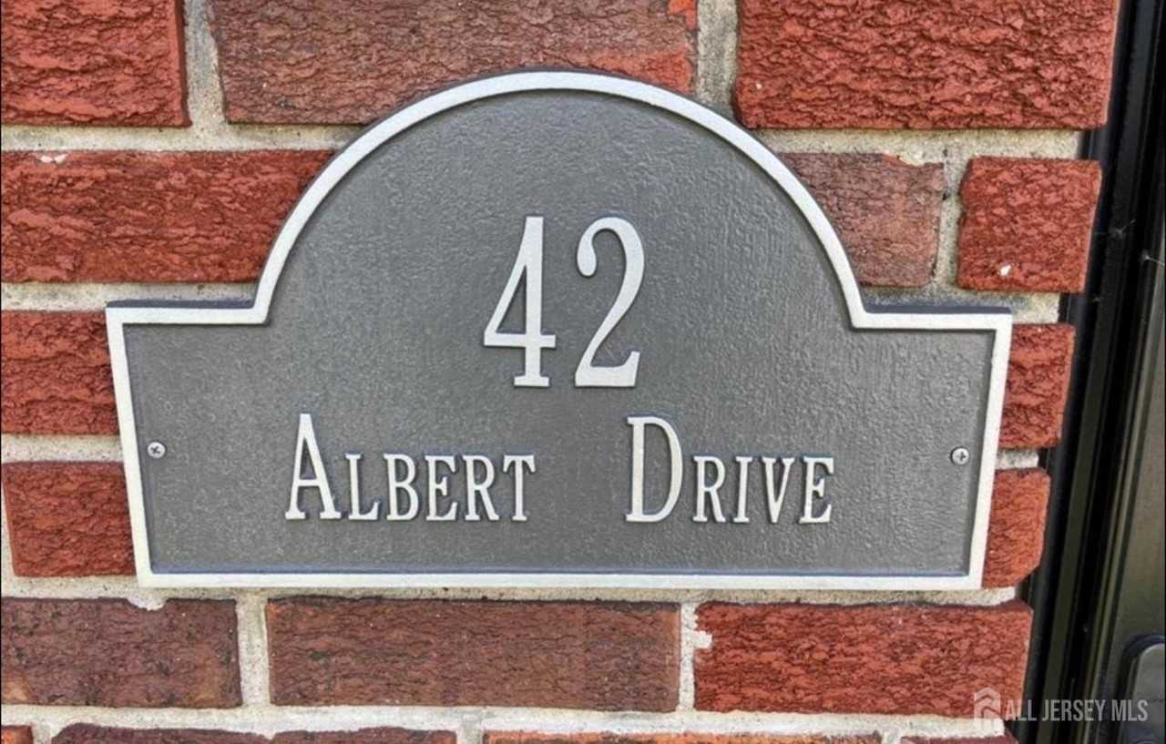 42 Albert Dr - Photo 2 of 18