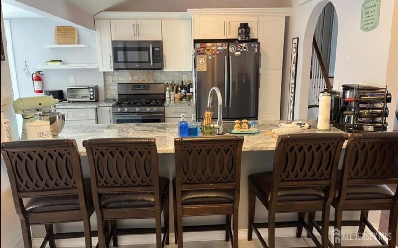 42 Albert Dr - Photo 3 of 18