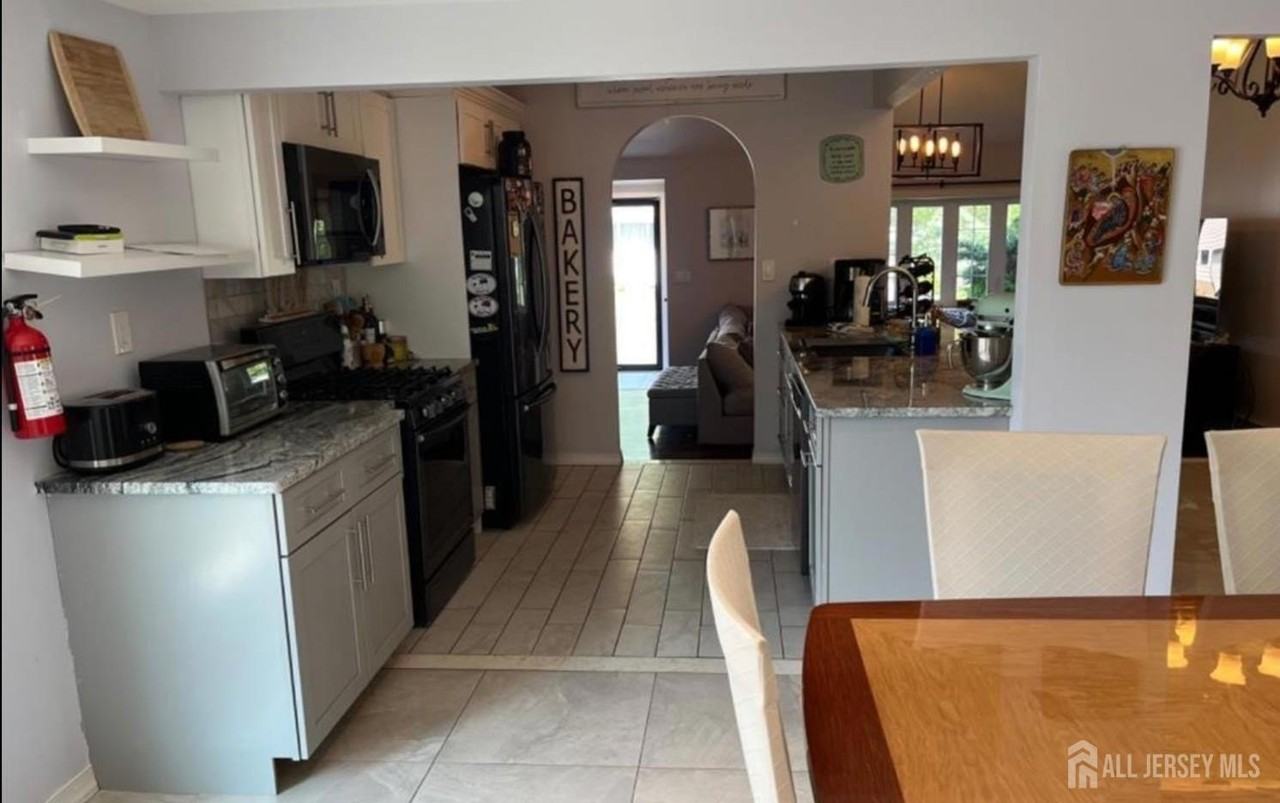 42 Albert Dr - Photo 5 of 18