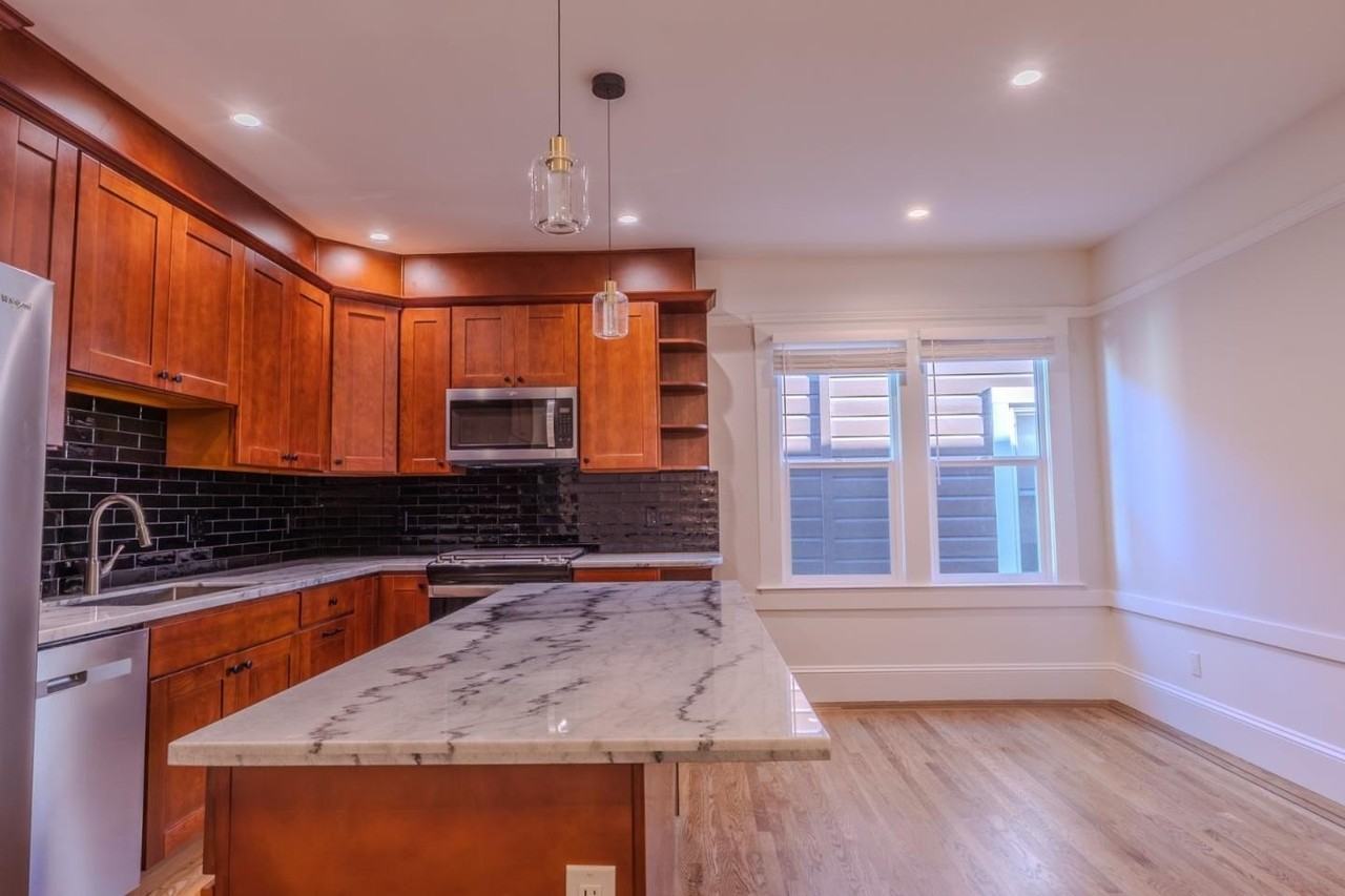 2018 Oakdale Ave - Photo 4 of 35