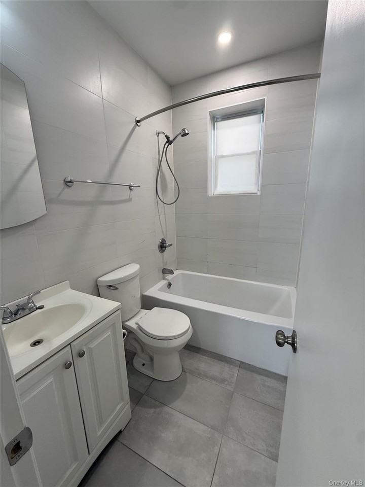 127 Mineola Blvd #1 - Photo 5 of 7