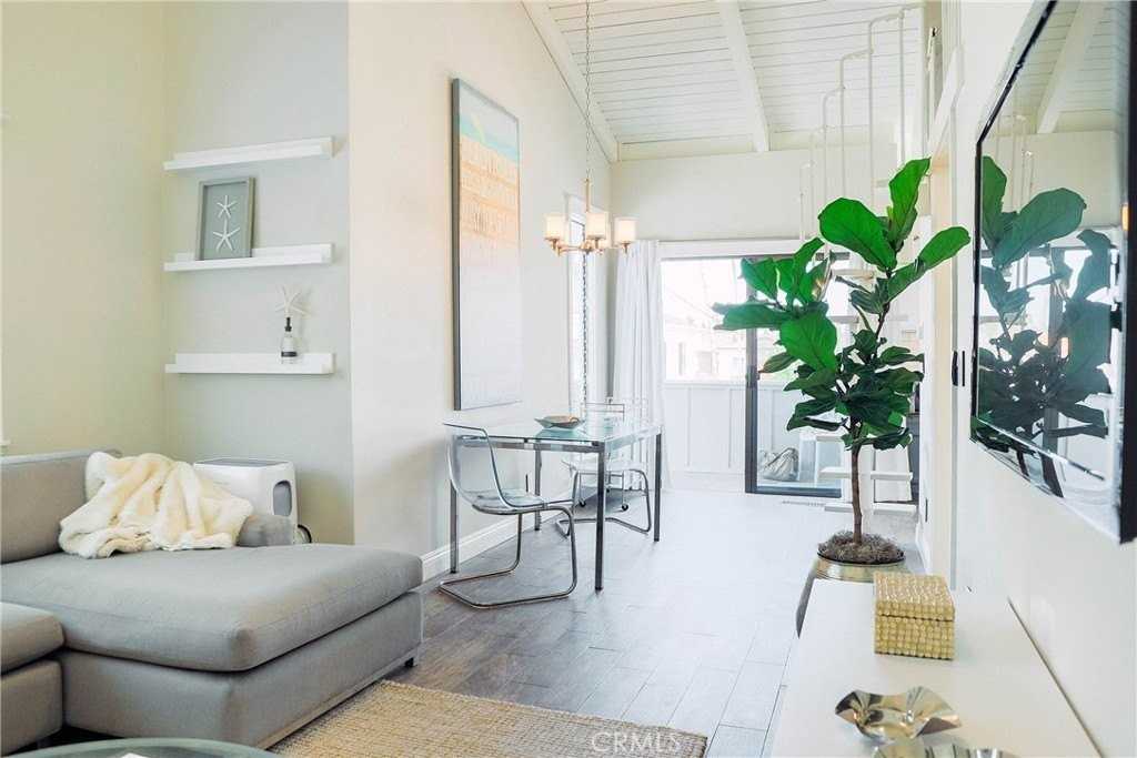 707 Heliotrope Ave - Photo 3 of 16