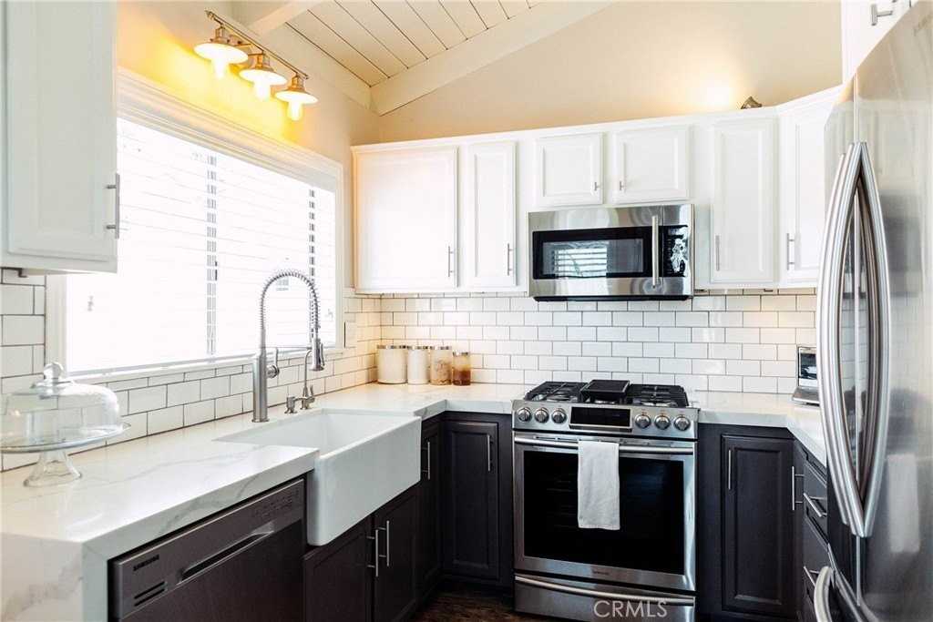 707 Heliotrope Ave - Photo 4 of 16