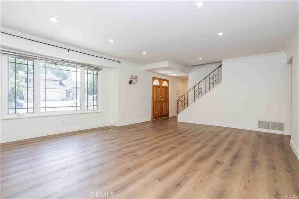 11300 Yolanda Ave - Photo 4 of 28