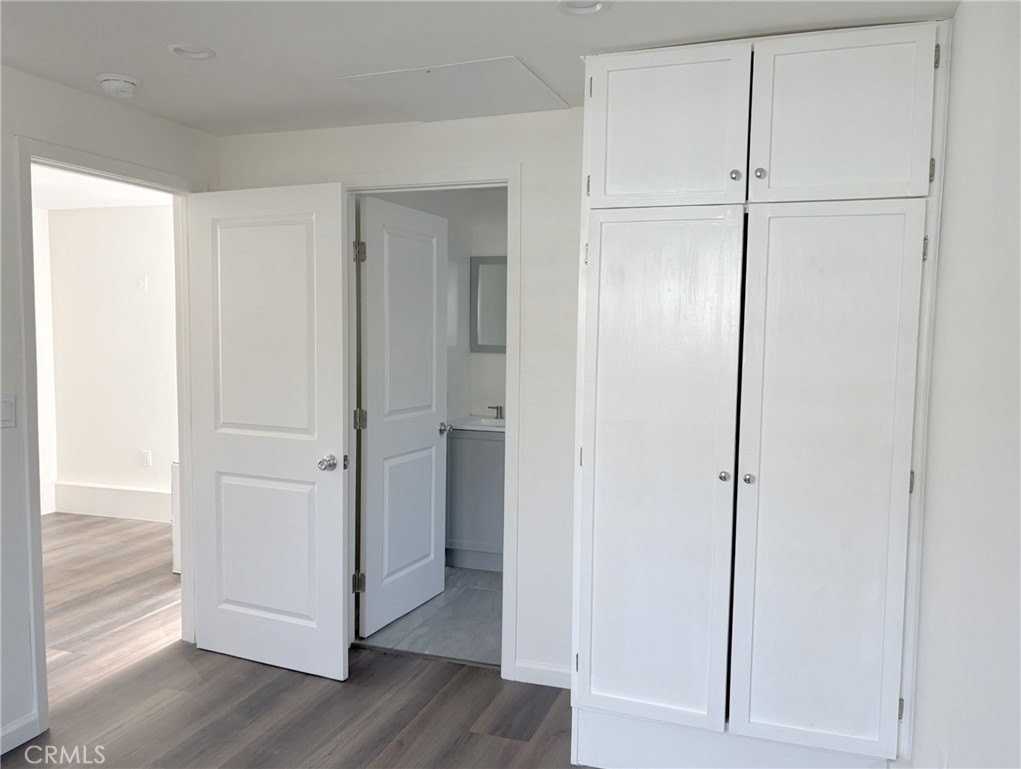 5610 Riverton Ave - Photo 3 of 9