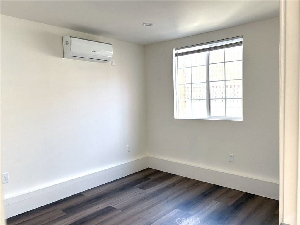 5610 Riverton Ave - Photo 6 of 9