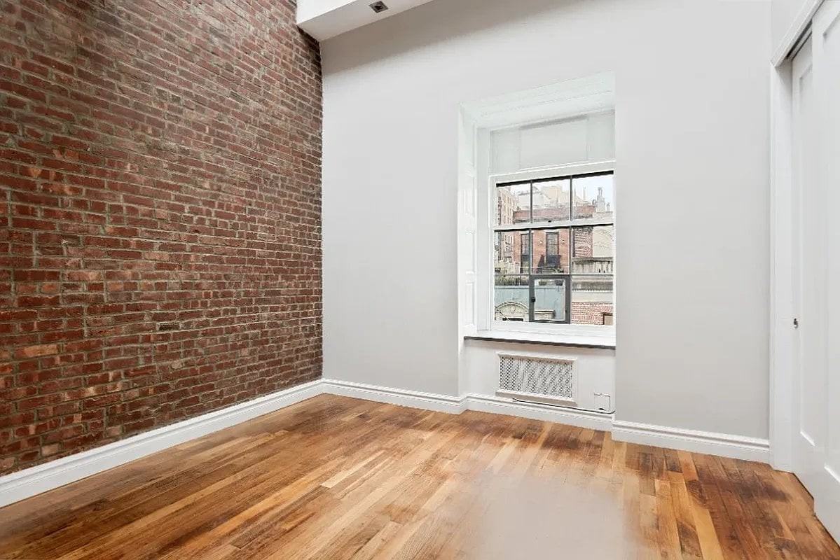 9 E 75th St #4G