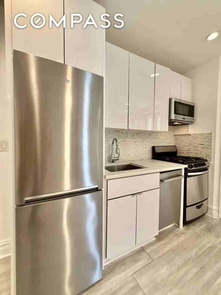 105 Bennett Ave #14A - Photo 4 of 16