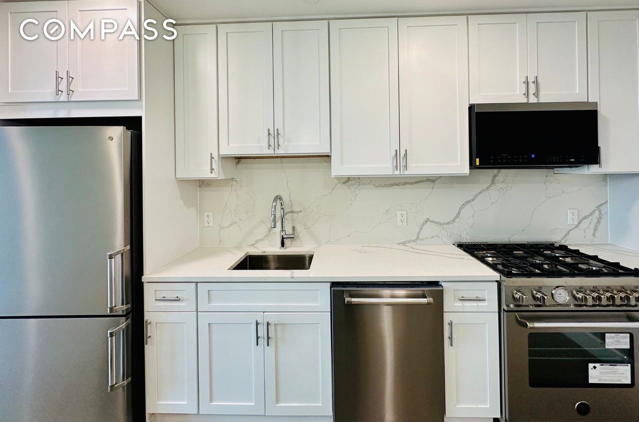 23 Bleecker St #4E - Photo 2 of 11