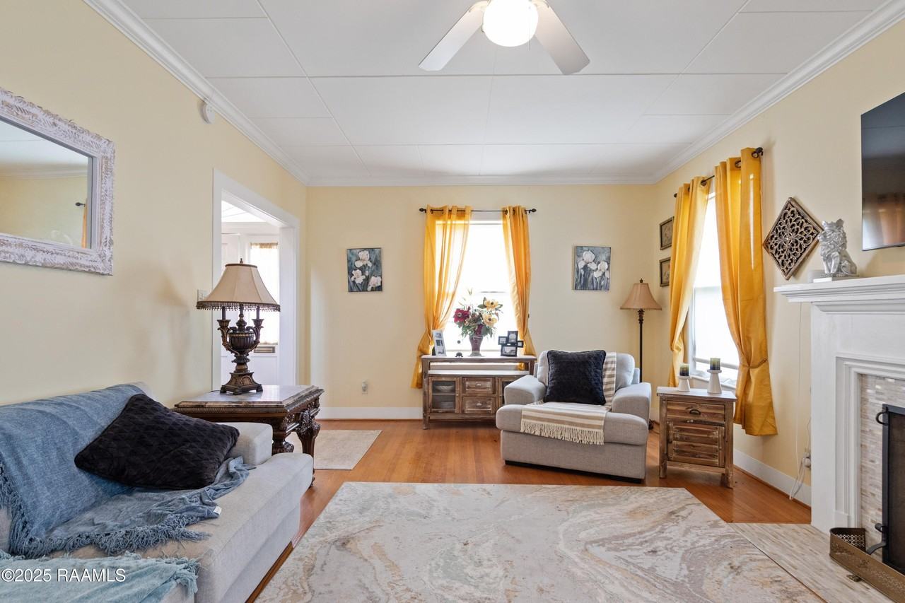 228 Amelia St - Photo 3 of 13
